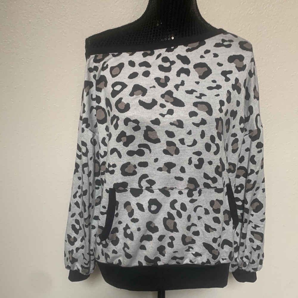 Flamingo Brand Woman’s Long Sleeve Top Cheetah Print  Size XL
